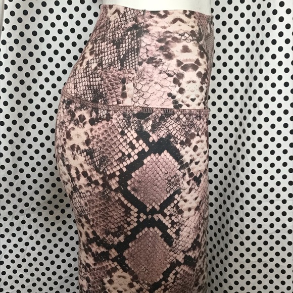 Evolution + Creation Extremely Realistic Python Capris Leggings/ Tights Sz Small - Picture 5 of 15